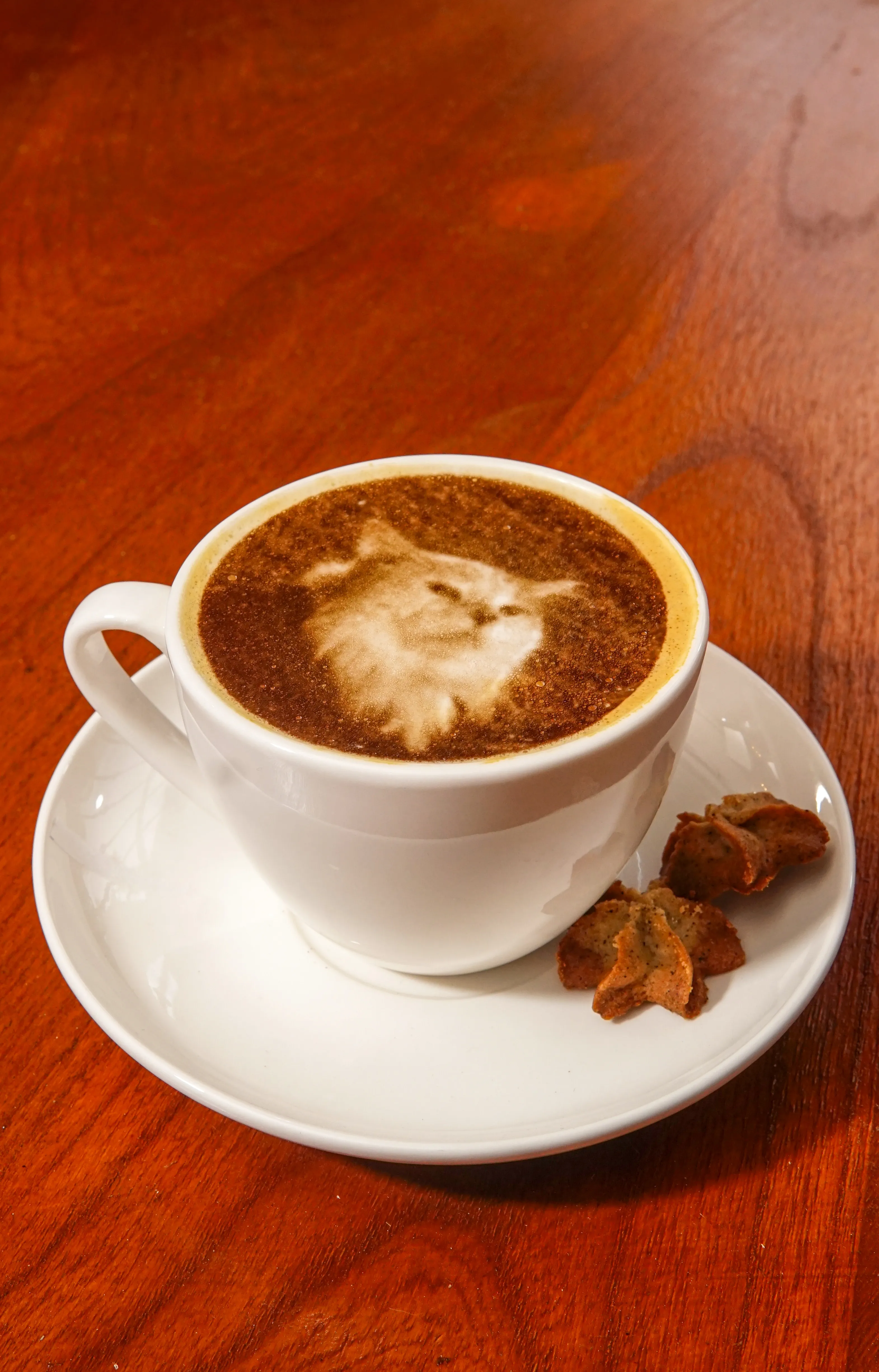 Café con la cara de un perro impresa en tinta comestible